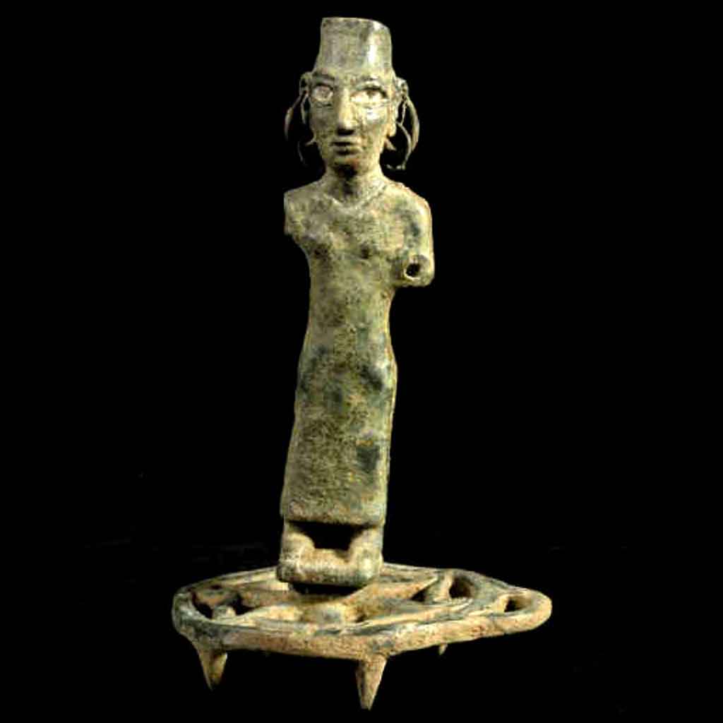 XIV-XII века до р.Х. Ханаанская бронзовая статуэтка божества. Продавалась в галерее Баракат в Иерусалиме, 2016 год (barakatgallery.com).