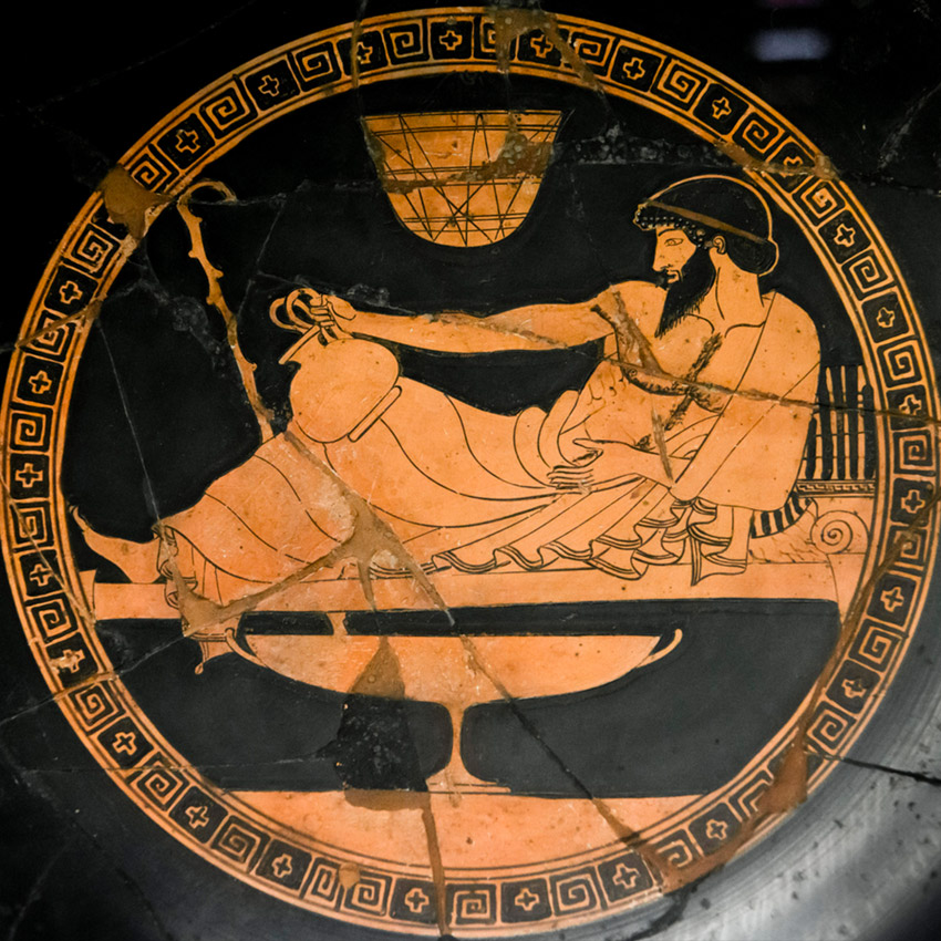 500-450 годы до р.Х. Приписывается Дорису. Изготовлено в Афинах, найдено в Кьюзи под Сиеной. Флоренция, Музей этрусской археологии.
