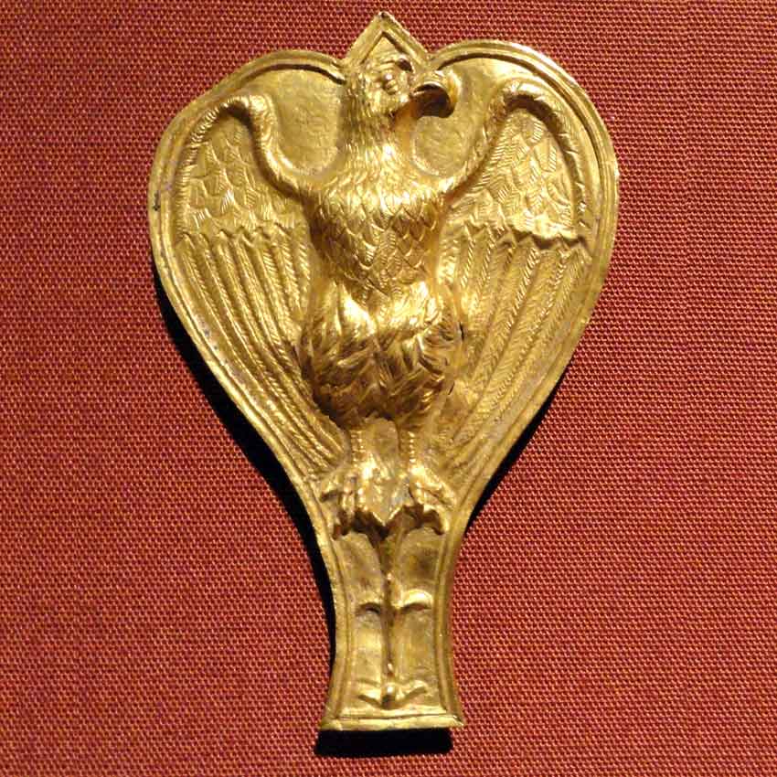 II век. Золотая плакетка с изображением орла. Кливлендский музей.