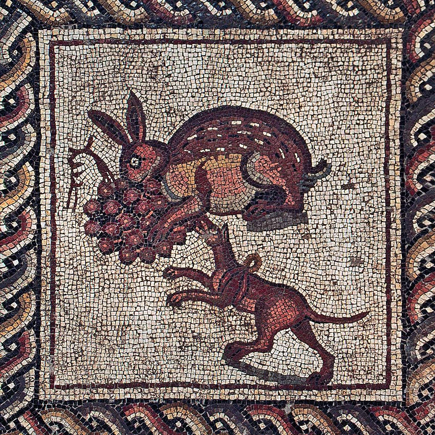III-IV вв. Заяц, поедающий виноград, и нападающая на него собака. Часть мозаики, обнаруженной в Лоде (Израиль). 