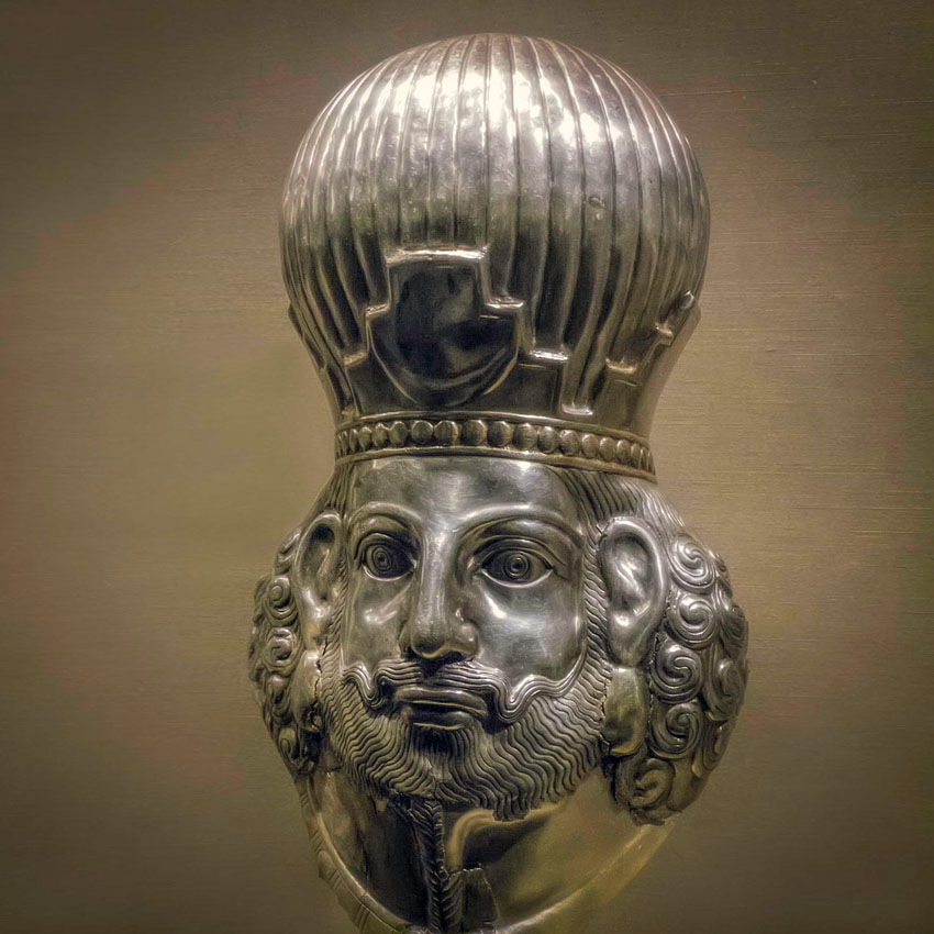 IV век. Персидский шах (возможно, Шапур II).