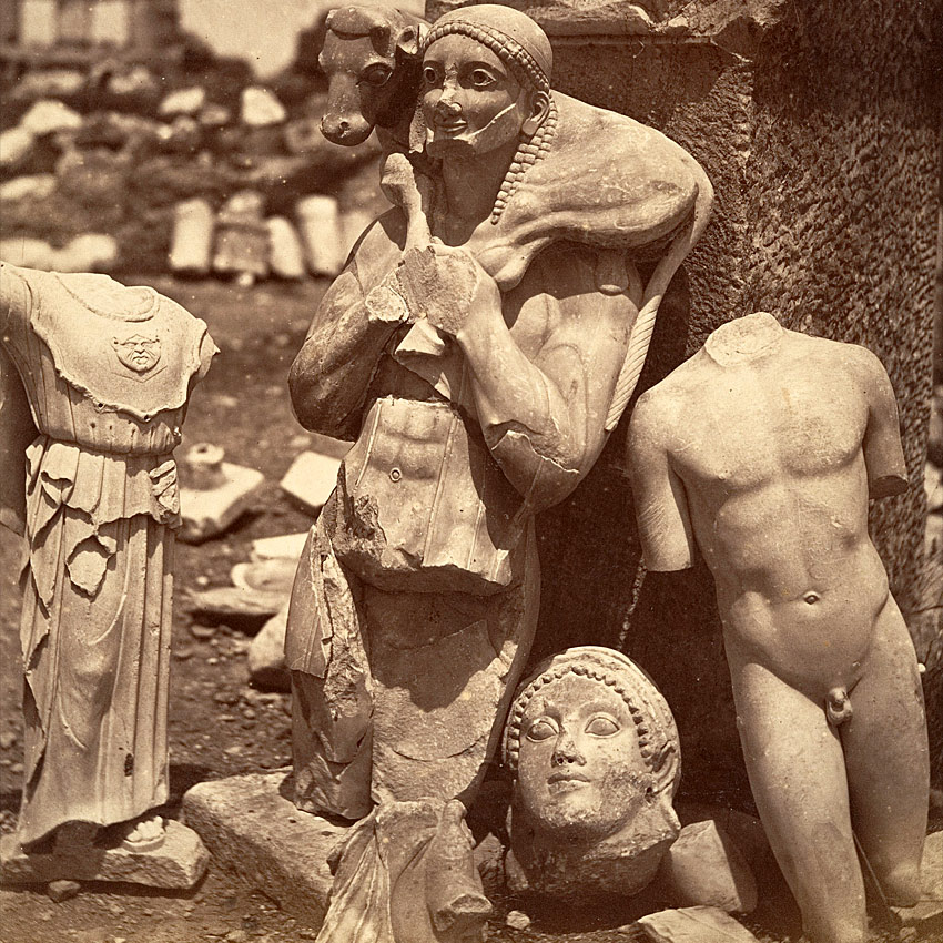 VI век. Пастух с ягнёнком на плечах. Фотографии статуи вскоре после её обнаружения на Акрополе в 1865 году. 