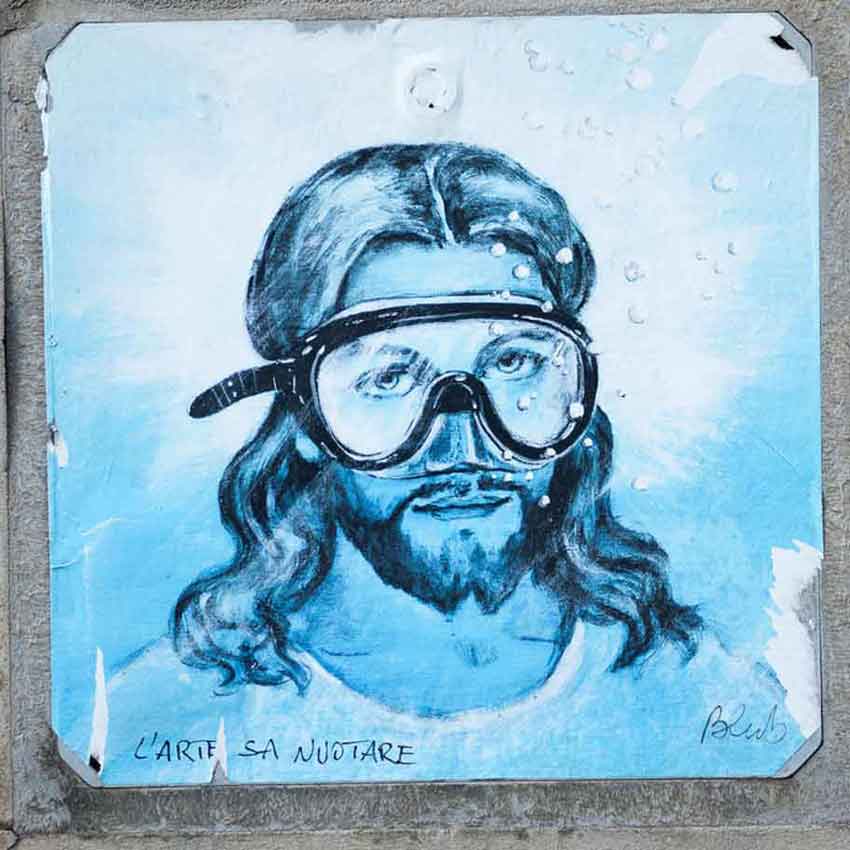 Граффити, Италия, 2014. Подпись: "Искусство не тонет" (знает, как плавать).
